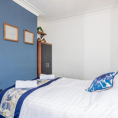 Coronation House By Yourstays - 3 Bedroom House In Newcastle-Under-Lyme Stoke-on-Trent Exteriör bild