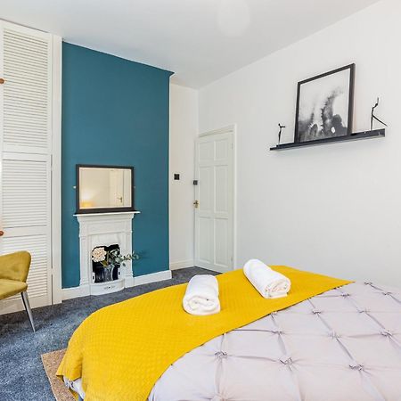 Coronation House By Yourstays - 3 Bedroom House In Newcastle-Under-Lyme Stoke-on-Trent Exteriör bild