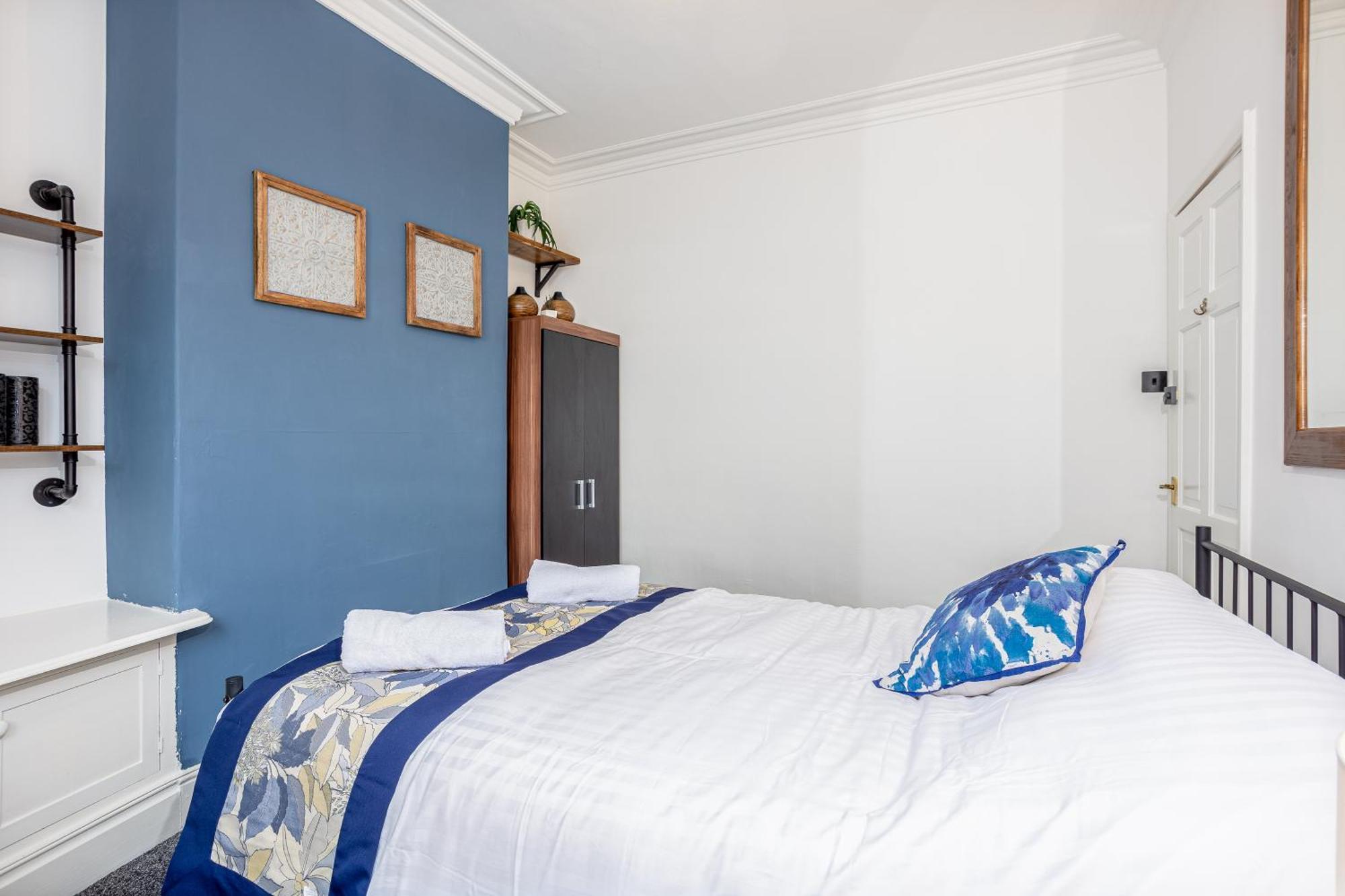 Coronation House By Yourstays - 3 Bedroom House In Newcastle-Under-Lyme Stoke-on-Trent Exteriör bild