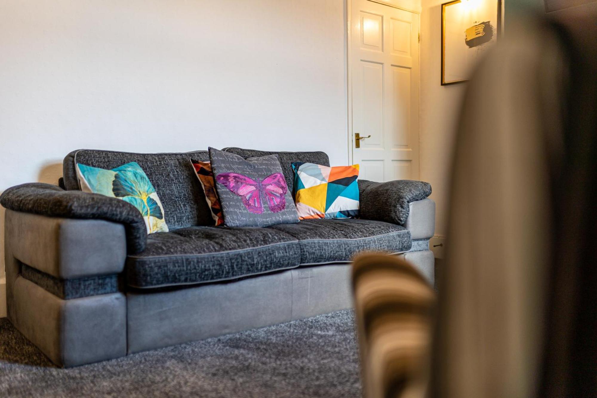 Coronation House By Yourstays - 3 Bedroom House In Newcastle-Under-Lyme Stoke-on-Trent Exteriör bild