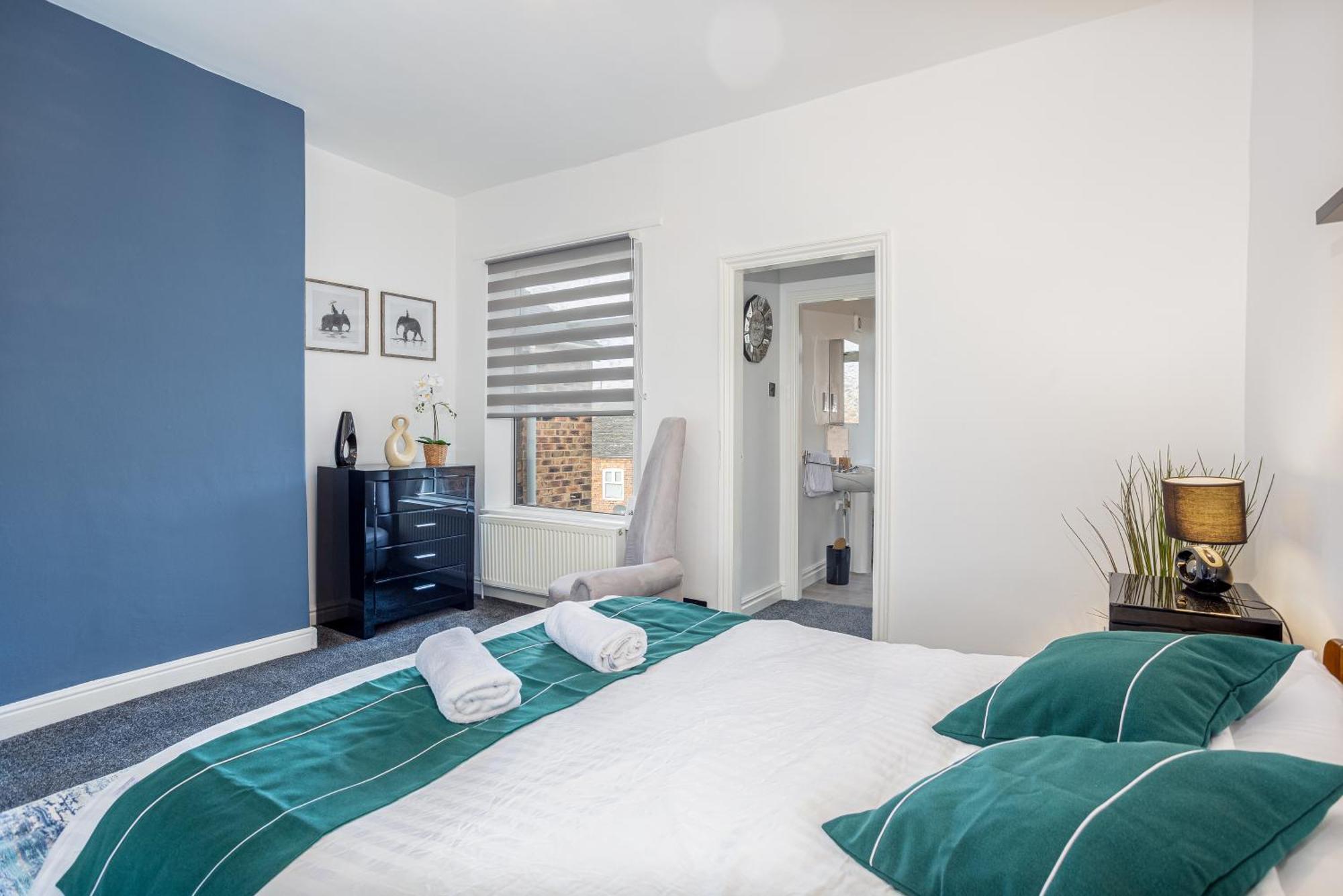 Coronation House By Yourstays - 3 Bedroom House In Newcastle-Under-Lyme Stoke-on-Trent Exteriör bild
