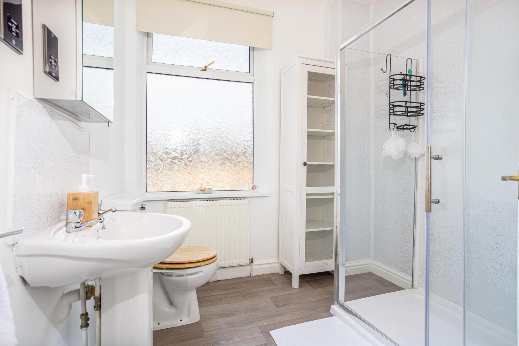 Coronation House By Yourstays - 3 Bedroom House In Newcastle-Under-Lyme Stoke-on-Trent Exteriör bild