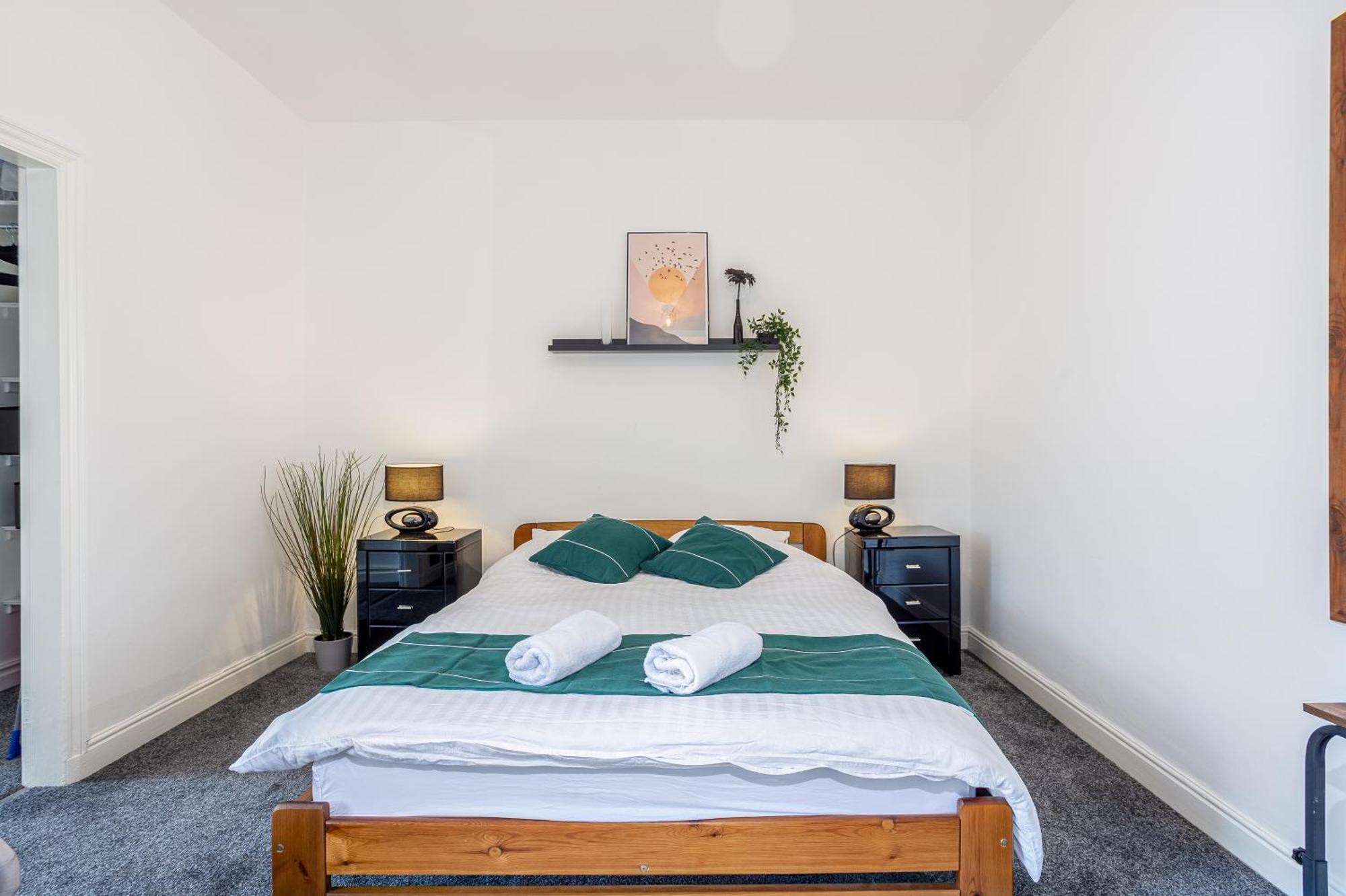Coronation House By Yourstays - 3 Bedroom House In Newcastle-Under-Lyme Stoke-on-Trent Exteriör bild