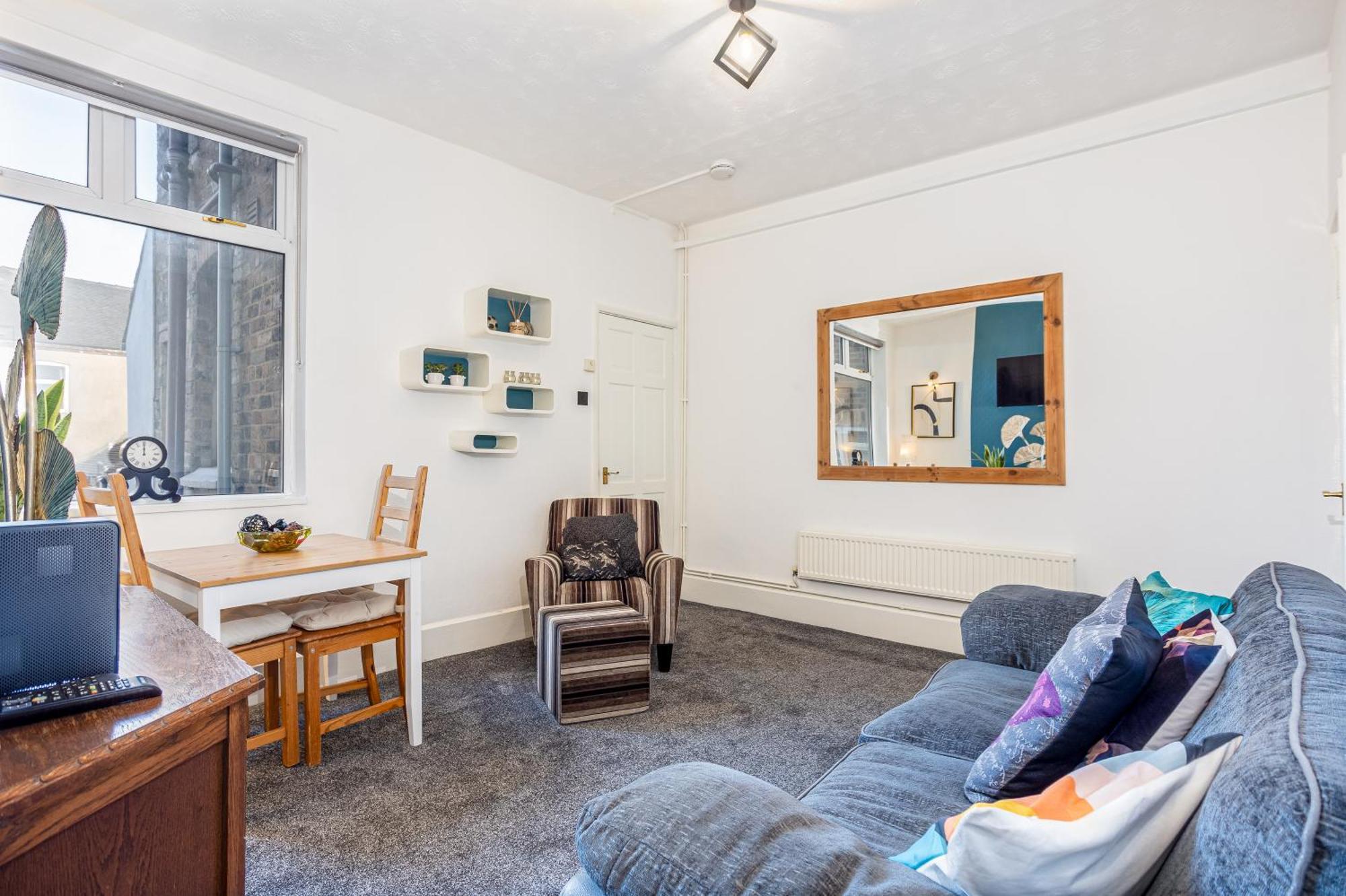 Coronation House By Yourstays - 3 Bedroom House In Newcastle-Under-Lyme Stoke-on-Trent Exteriör bild