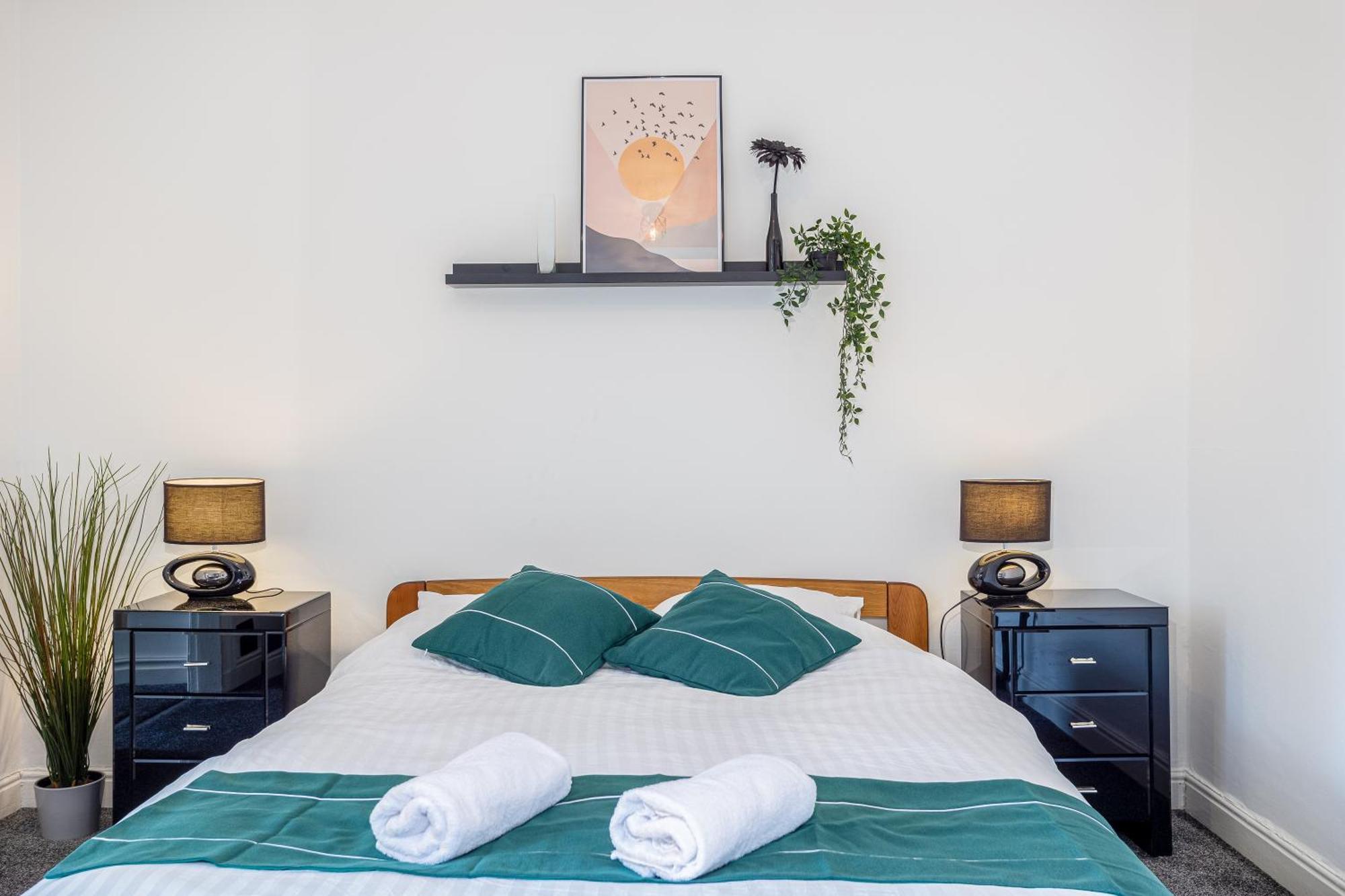 Coronation House By Yourstays - 3 Bedroom House In Newcastle-Under-Lyme Stoke-on-Trent Exteriör bild