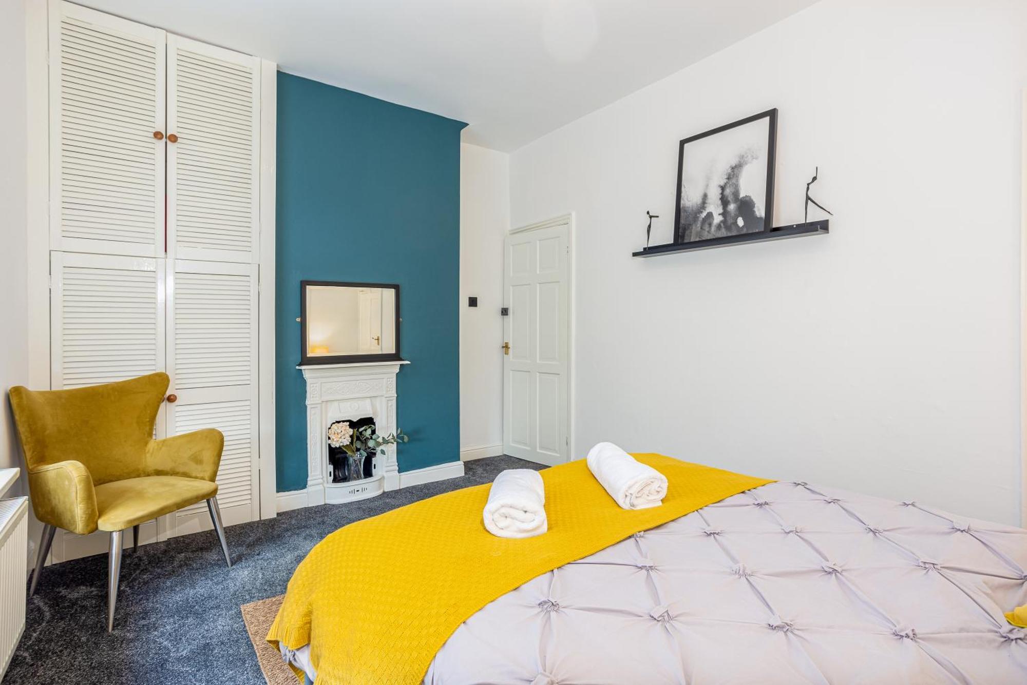 Coronation House By Yourstays - 3 Bedroom House In Newcastle-Under-Lyme Stoke-on-Trent Exteriör bild